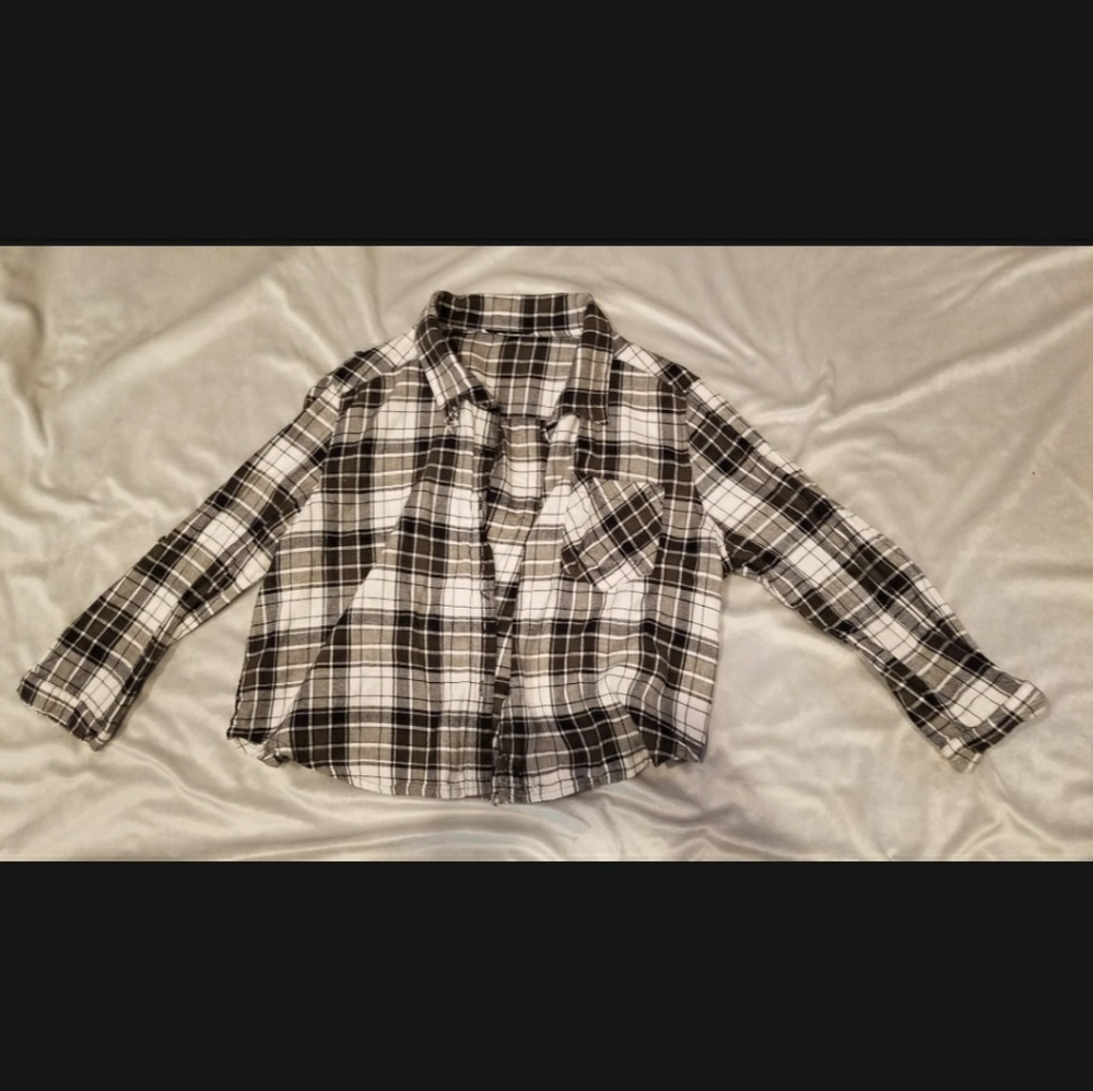DISTRESSED CROPPED FLANNEL FOREVER 21